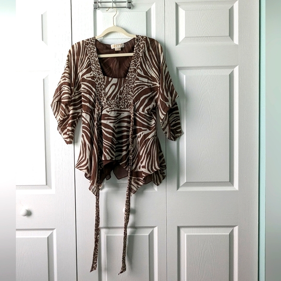 Michael Kors Tops - Michael Kors Flutter Sleeve Blouse with tie waist Size Small